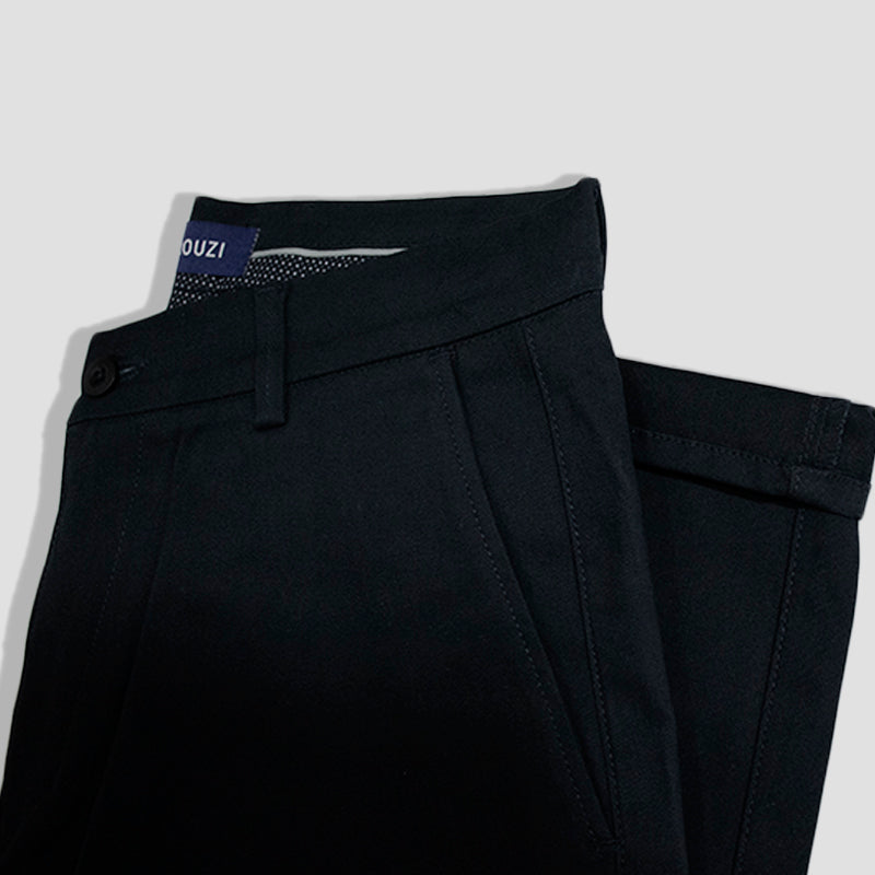 Pantalón de drill oscuro con detalle al bolsillo e interior